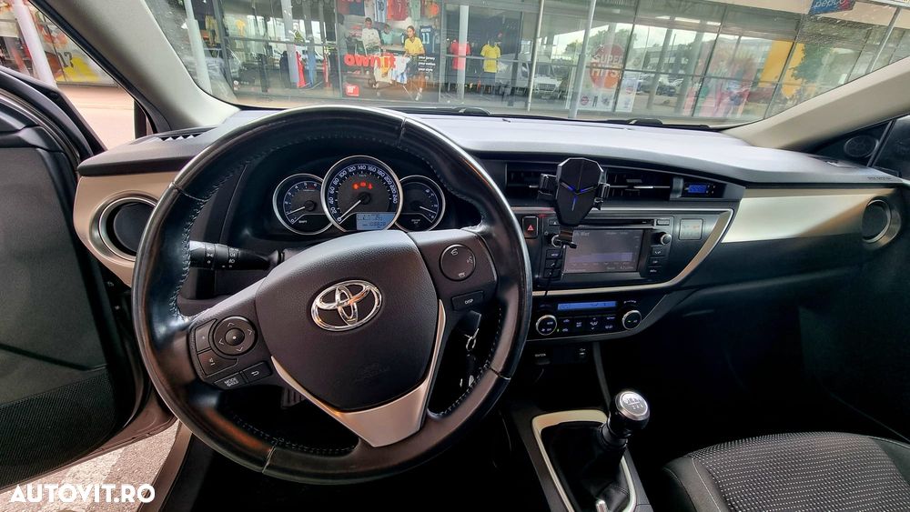 Toyota Auris 1.4 D-4D - 14