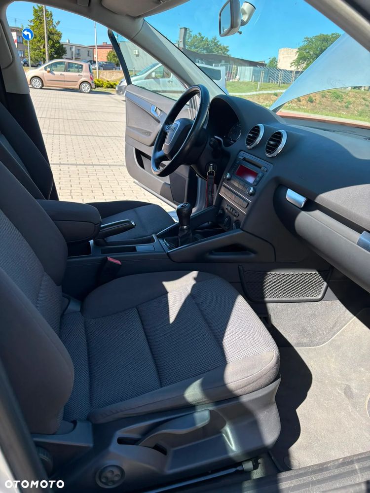 Audi A3 Sportback 1.6 Ambiente - 11