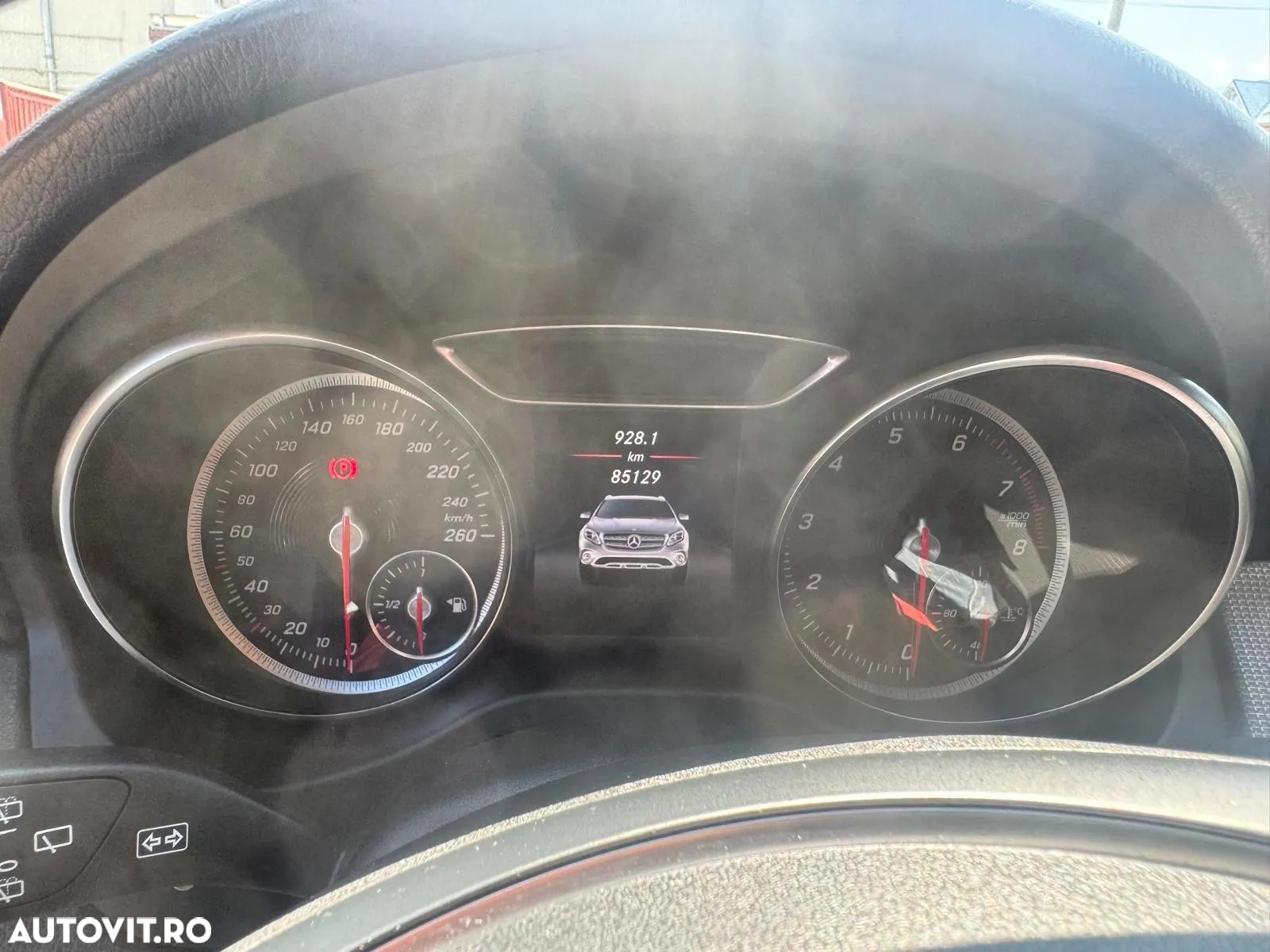 Mercedes-Benz GLA 180 7G-DCT - 12