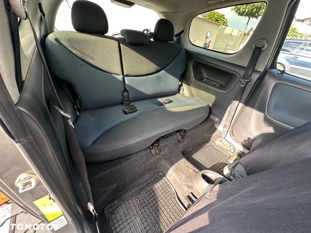 Toyota Yaris - 22