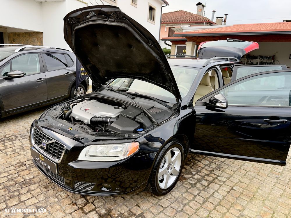 Volvo V70 2.4 D5 Momentum - 31