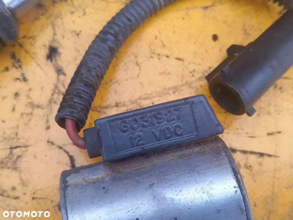 Elektrozawór blokady tylnego dyferencjału New Holland 6640 - 2