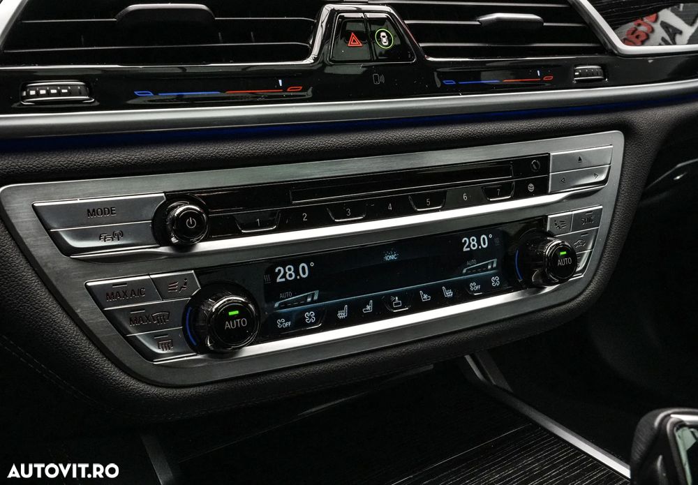 BMW Seria 7 750i xDrive - 22