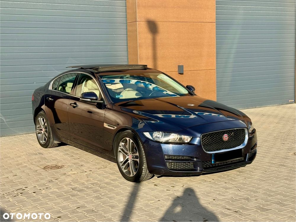 Jaguar XE 2.0 D Prestige - 3