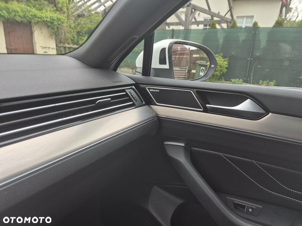 Volkswagen Passat - 12