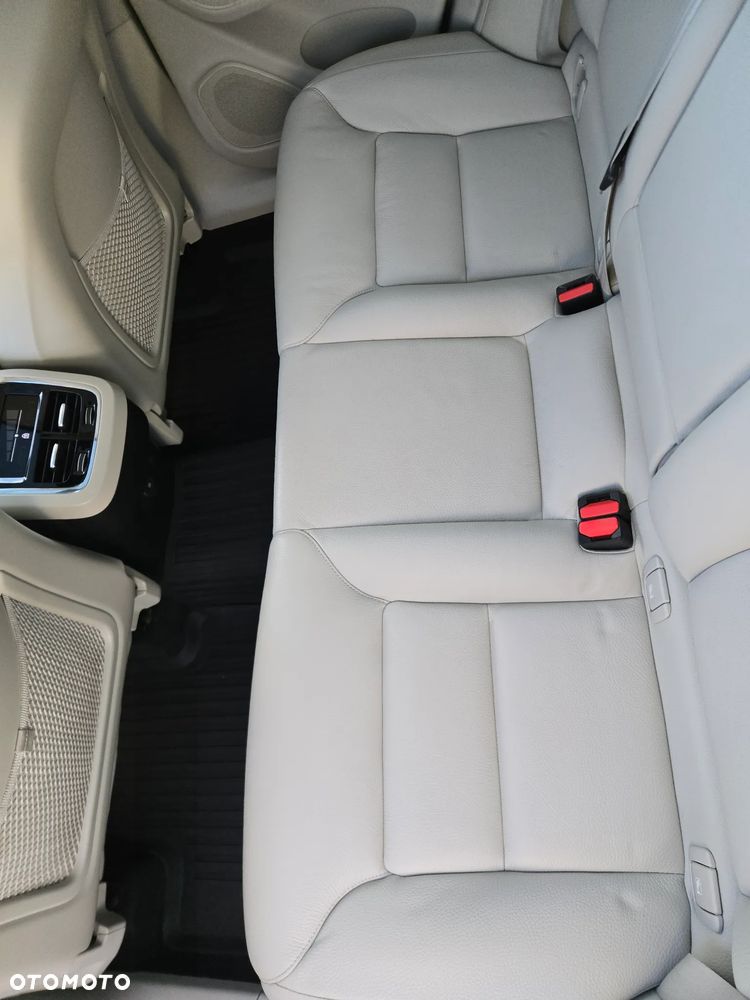 Volvo XC 60 B4 D AWD Inscription - 11