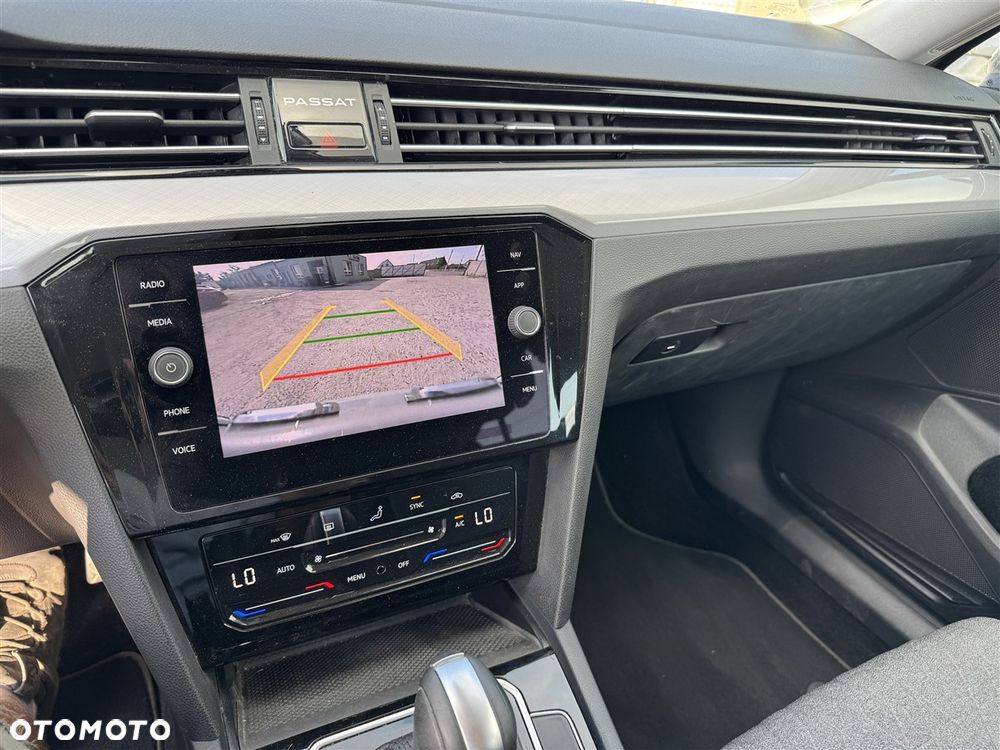 Volkswagen Passat - 31