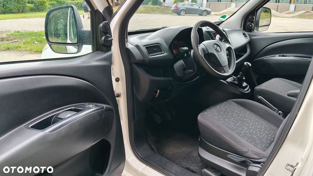 Opel COMBO - 19