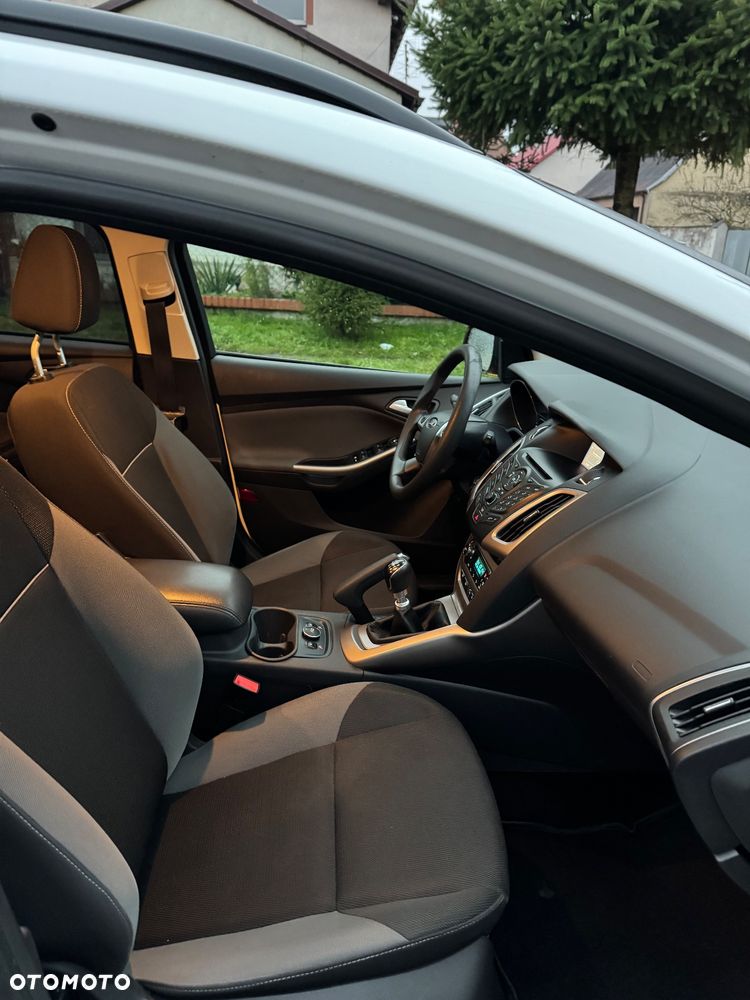 Ford Focus 1.6 TDCi DPF SYNC Edition - 28