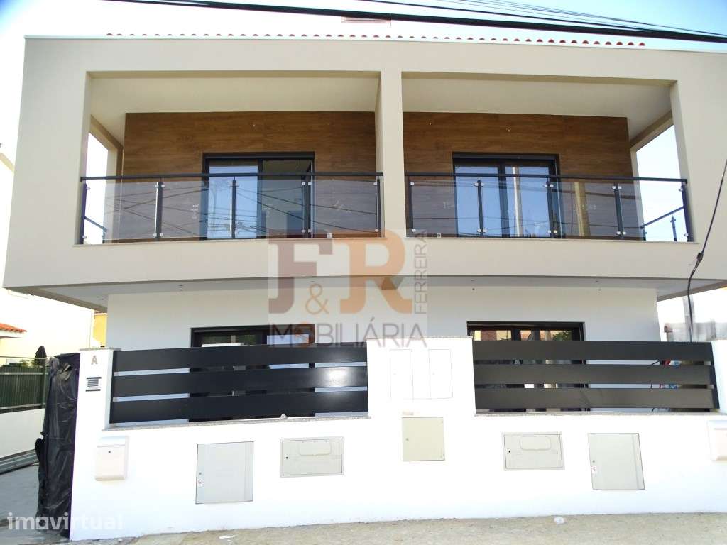 Moderna Geminada T3 com Garagem Quinta do Conde - Grande imagem: 4/60