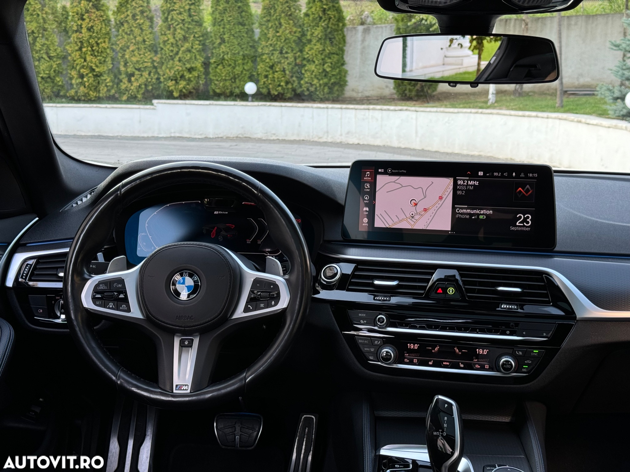 BMW Seria 5 530e Aut. - 32