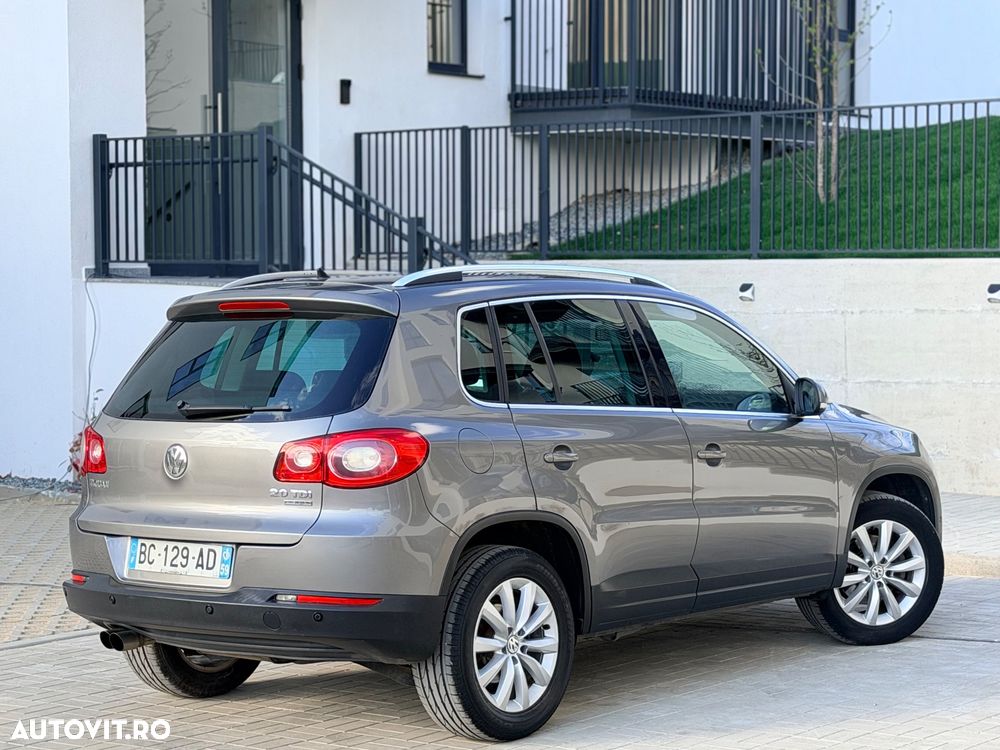 Volkswagen Tiguan 2.0 TDI DPF BlueMotion Technology Lounge Sport & Style - 4