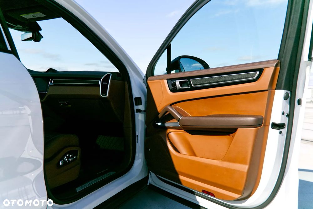 Porsche Cayenne Turbo S E-Hybrid Tiptronic S - 27