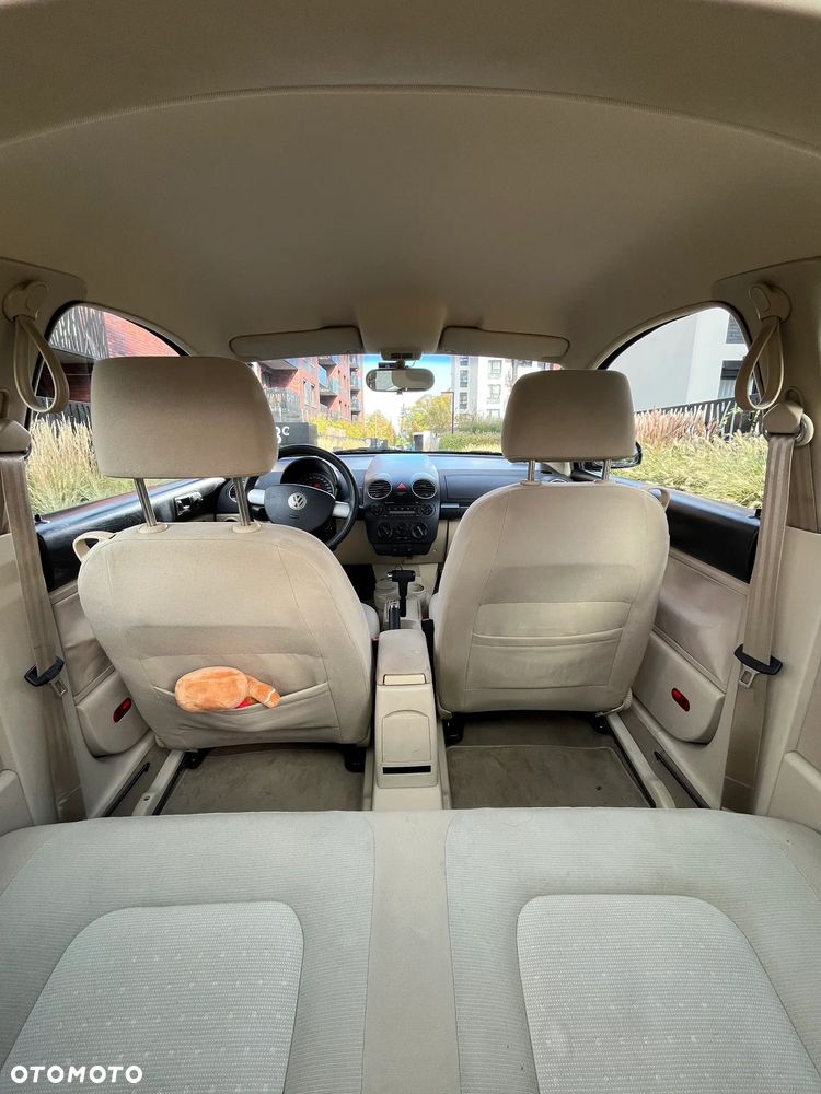 Volkswagen New Beetle - 9