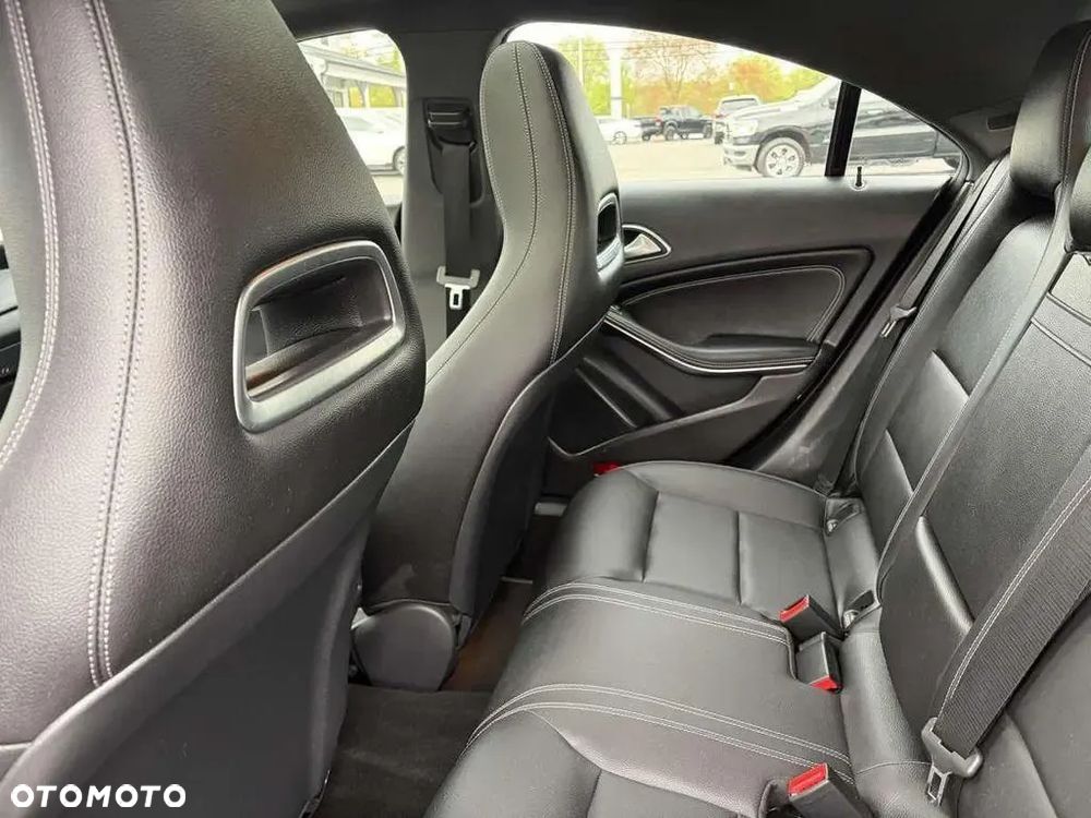 Mercedes-Benz CLA 250 4Matic 7G-DCT AMG Line - 10