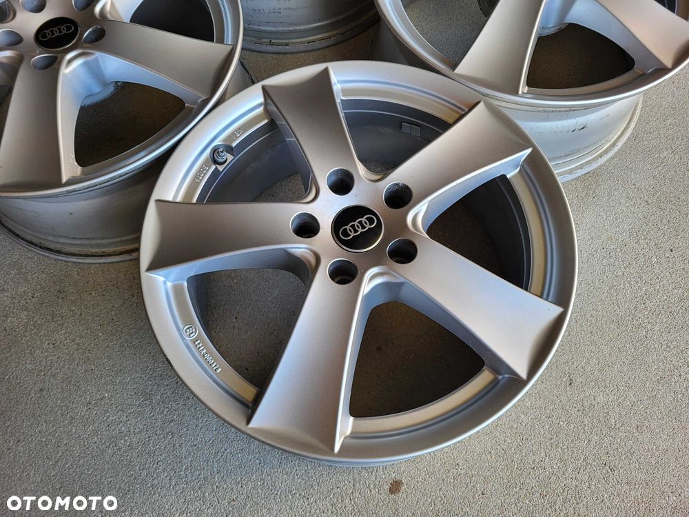 [944] Felgi aluminiowe 17 cali AUDI A3 A4 A6 7JX17H2 5X112 ET47