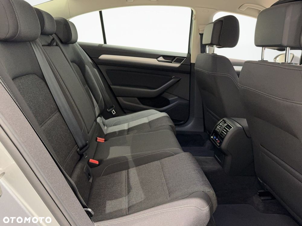 Volkswagen Passat 2.0 TDI SCR Comfortline - 14