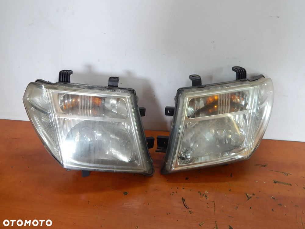 Lampa przód przednia Nissan Navara D40 Pahfinder R51 05-14 zwykła Łuków części - 1