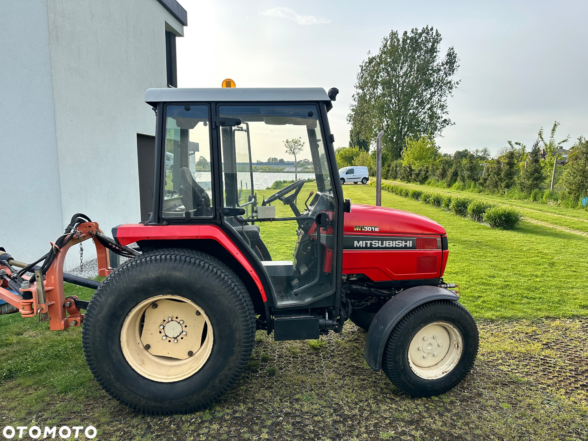 Mitsubishi MT 301 HD - 7