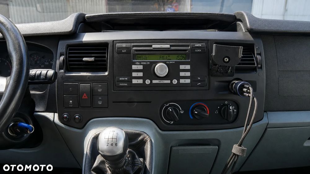 Ford transit 350L DC 2.4 TDCi Duratorq Diesel - 11