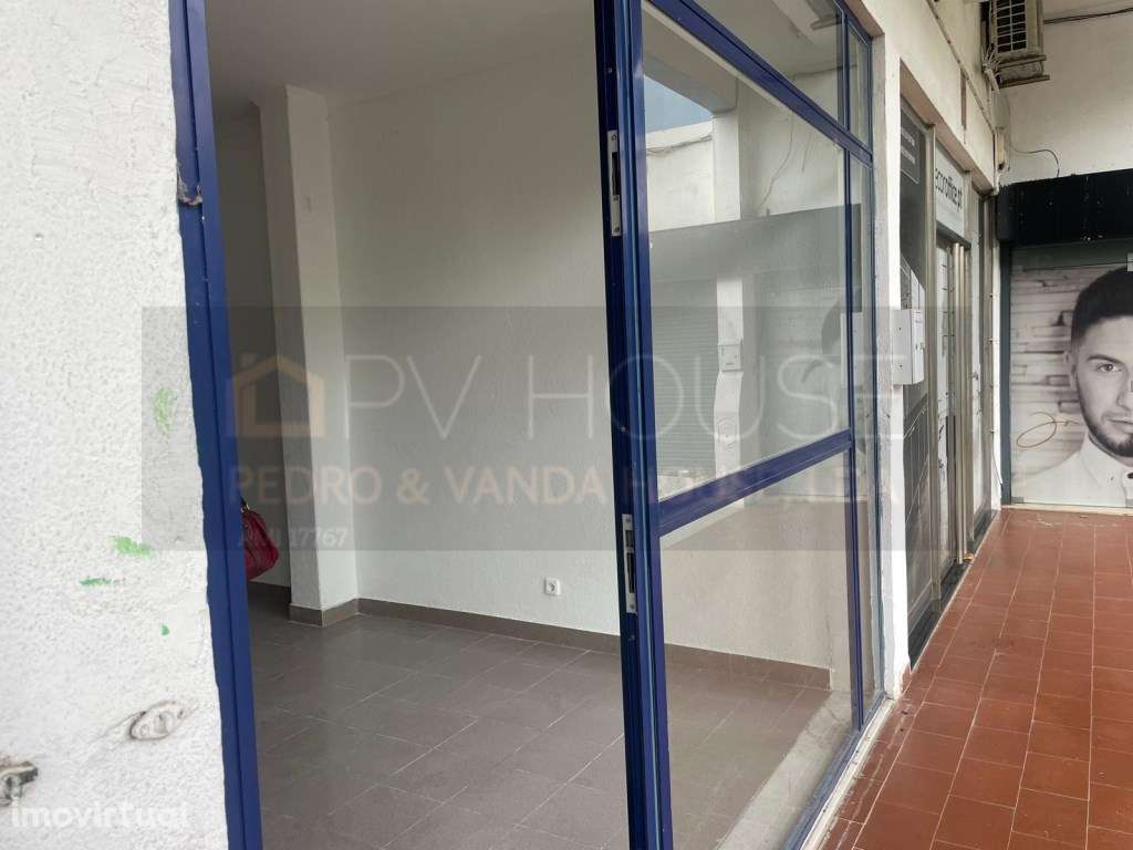 Loja com 30 m² em Massamá - Excelente Localização - Grande imagem: 4/9