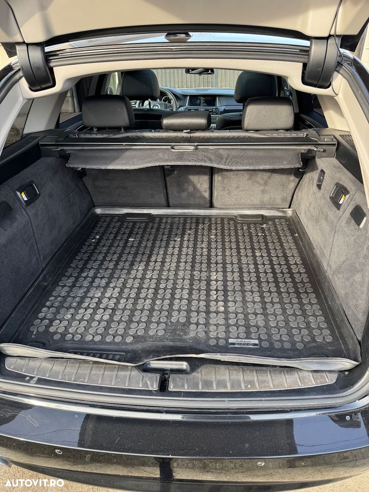 BMW Seria 5 525d xDrive - 13