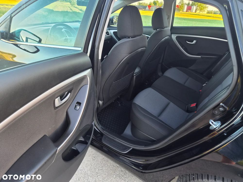 Hyundai i30 blue 1.6 CRDi Classic Navigation - 11
