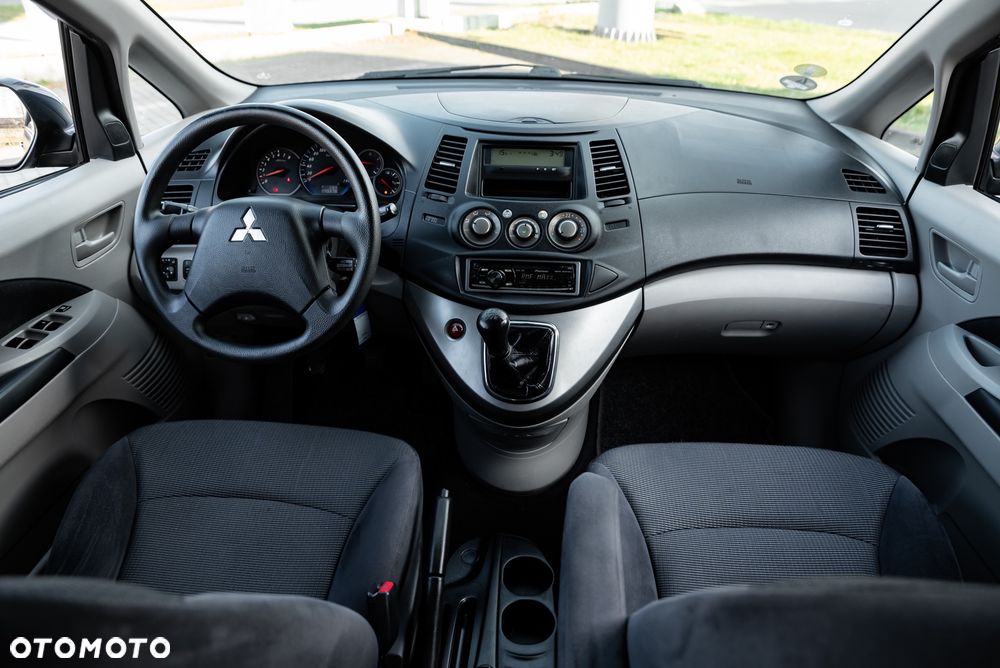 Mitsubishi Grandis 2.4 Invite - 26