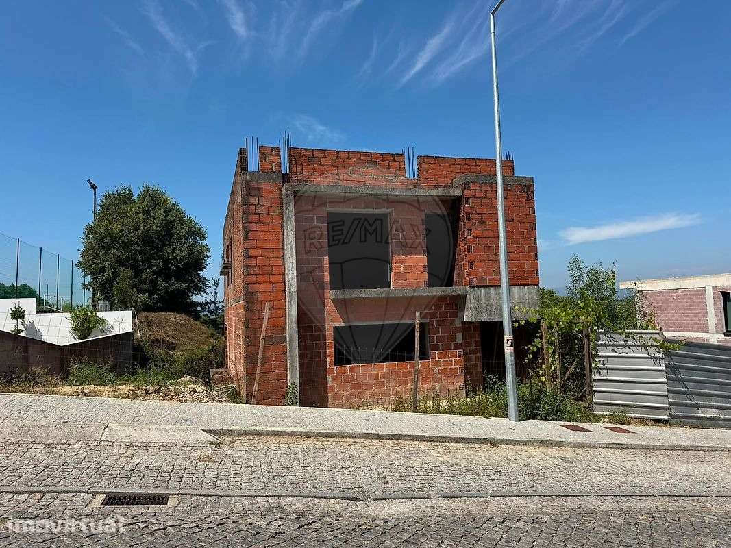 Moradia Geminada T4 com Estrutura Finalizada – Parada de Tibães, Braga - Grande imagem: 4/28