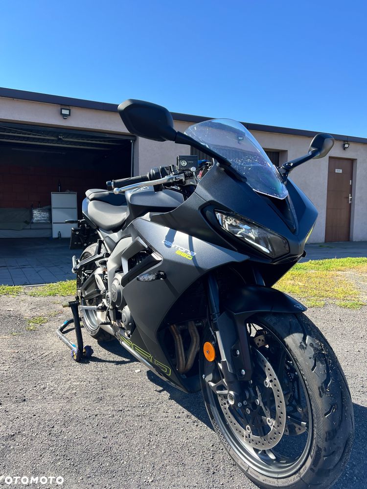Triumph Daytona - 4