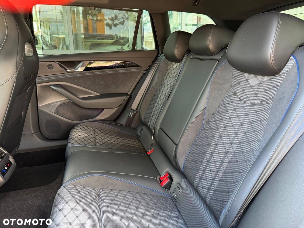 Volkswagen Passat Variant 2.0 TDI SCR 4Mot R-Line DSG - 15