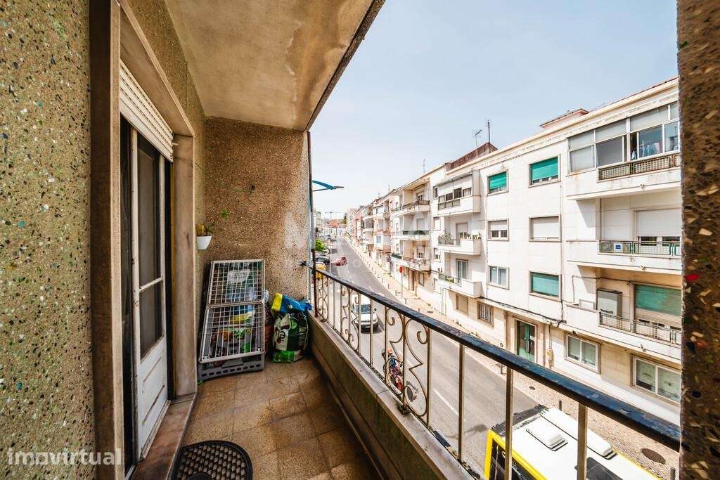 Excelente oportunidade no centro da Amadora: Apartamento T2 com locali - Grande imagem: 5/26
