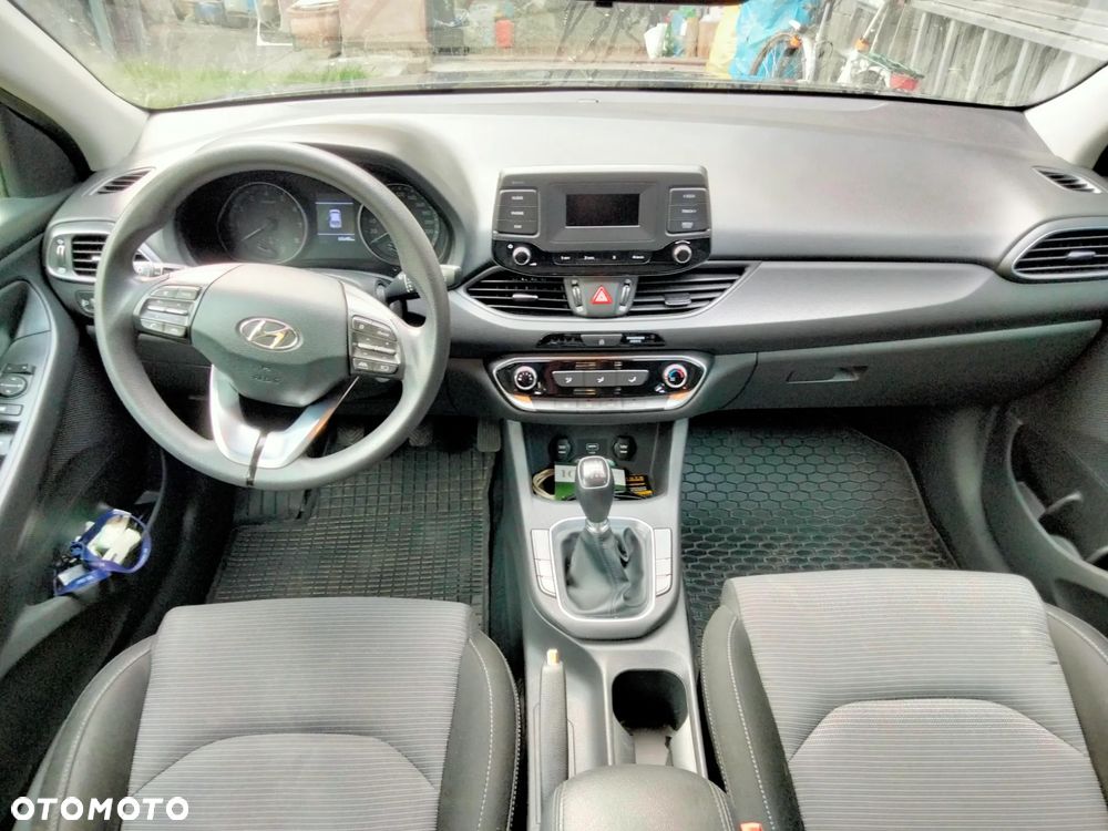 Hyundai i30 1.5 DPI Classic + - 11