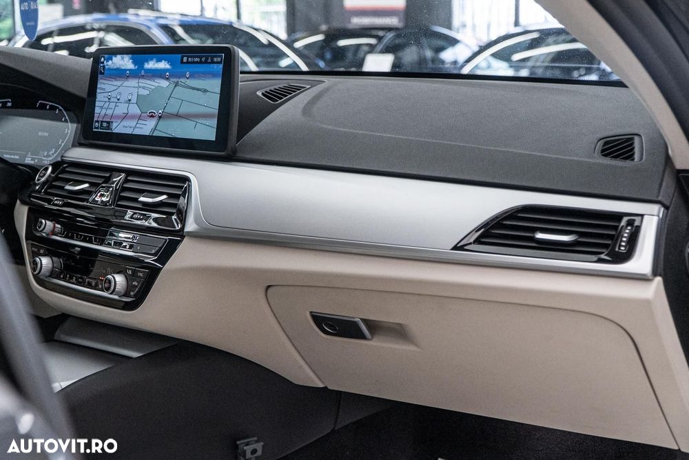 BMW Seria 5 520i Aut. Luxury Line - 36