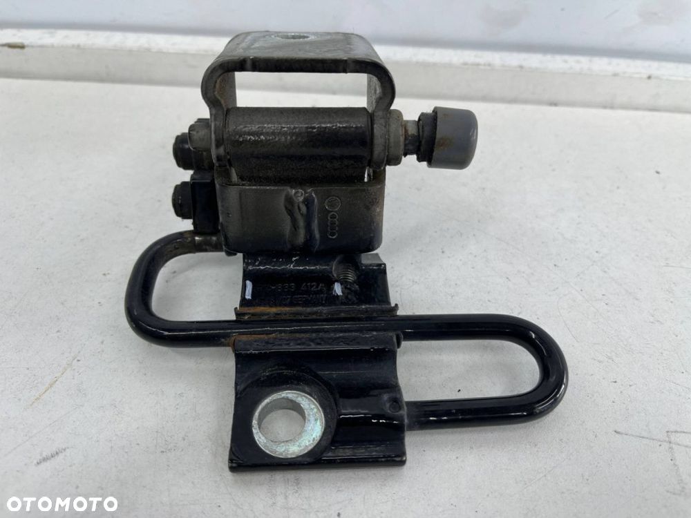 Zawias drzwi Audi A3 8p Sportback 5d 03-13r. ogranicznik prawy tylny 8p4833412a