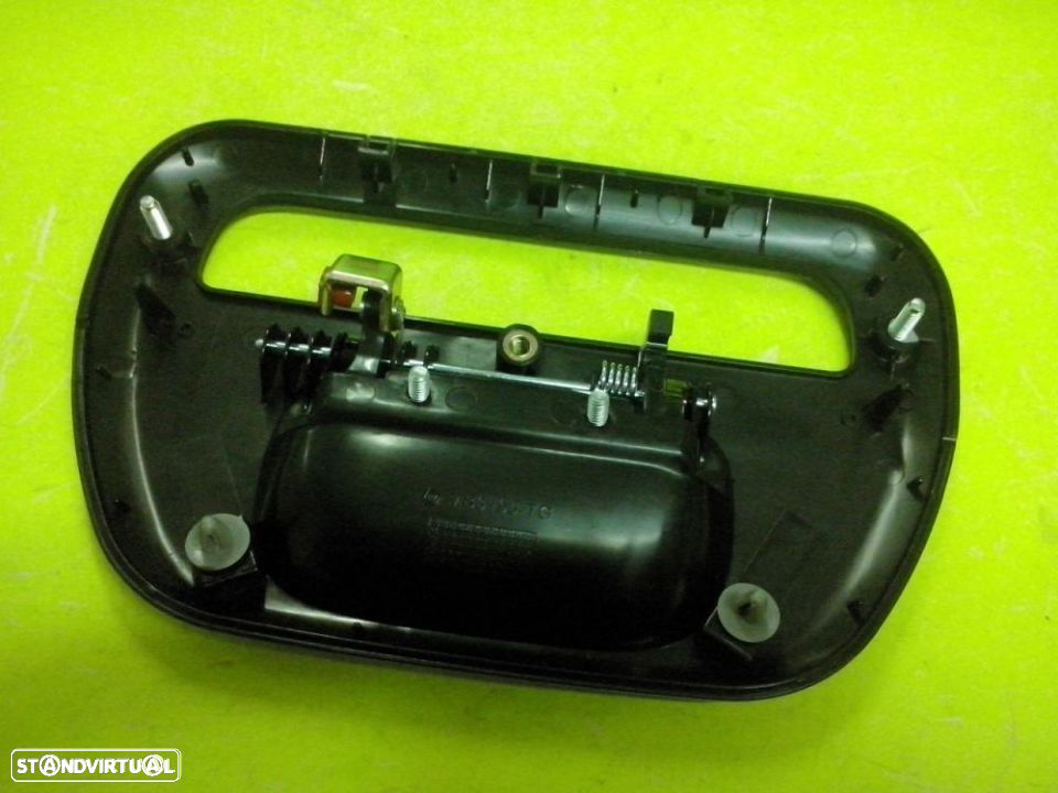 Puxador tampa da mala Mitsubishi L200 Kb4t 2005-- NOVO - 2