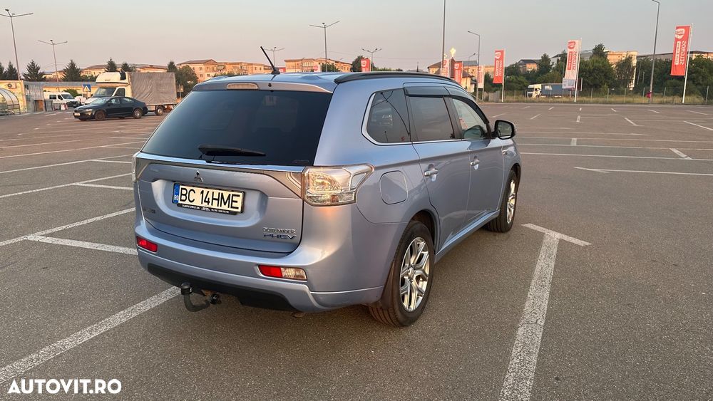 Mitsubishi Outlander - 3