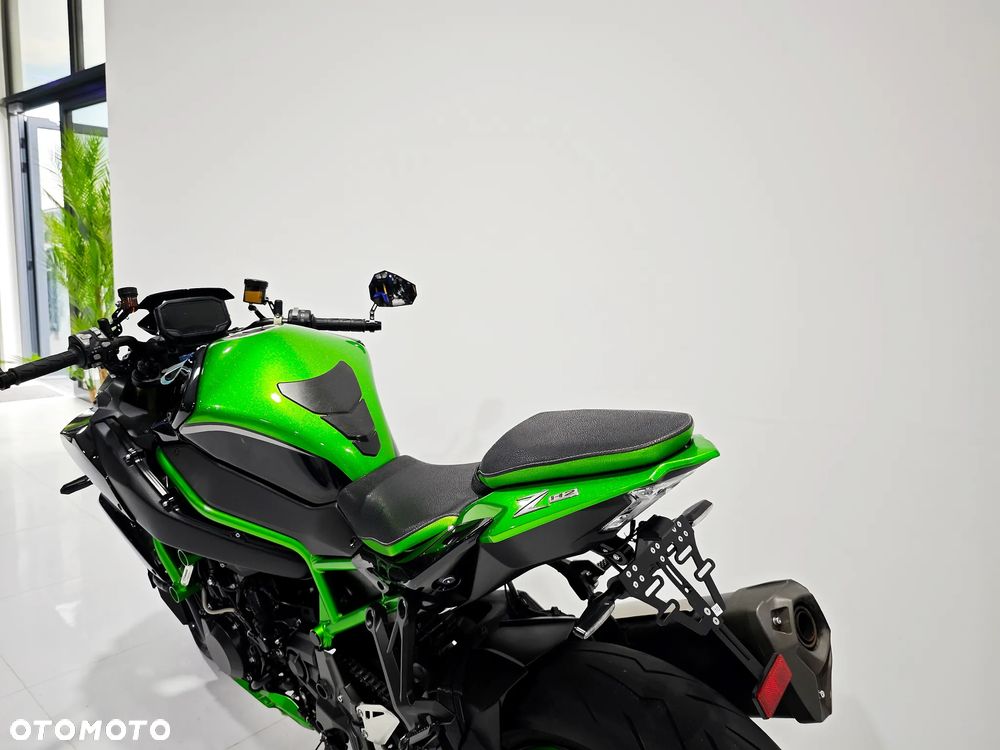 Kawasaki H2 - 24