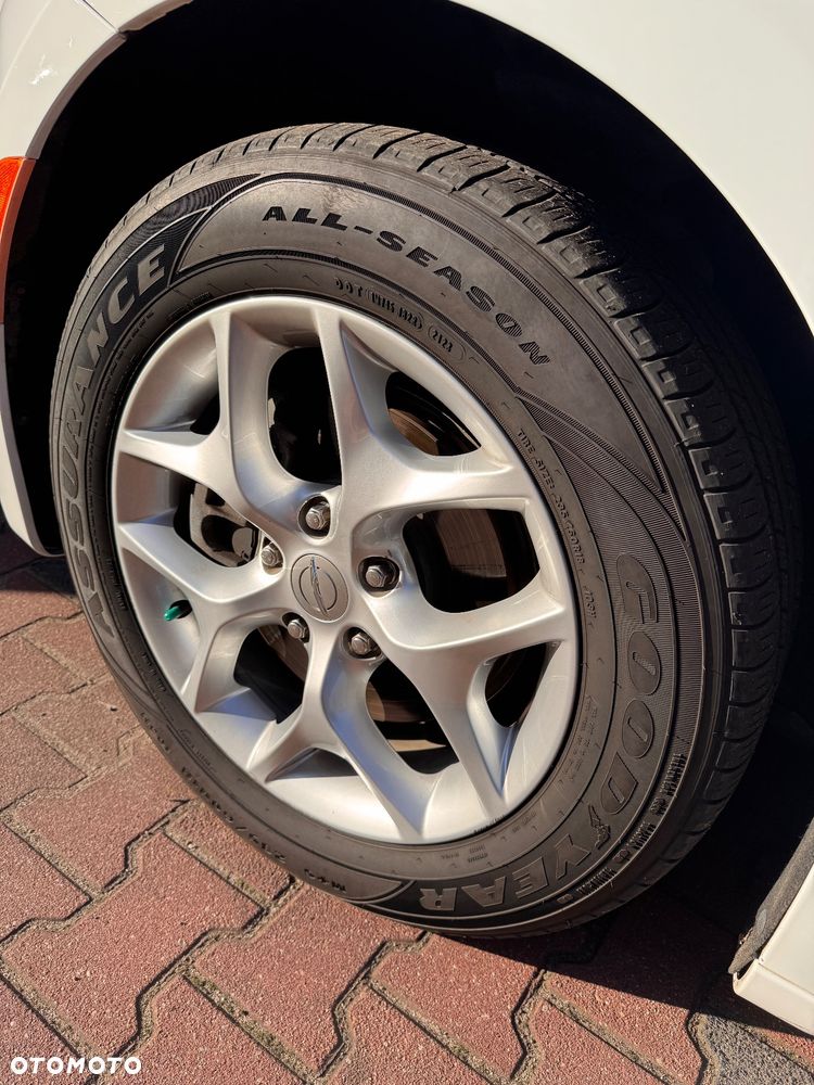 Chrysler Pacifica - 24