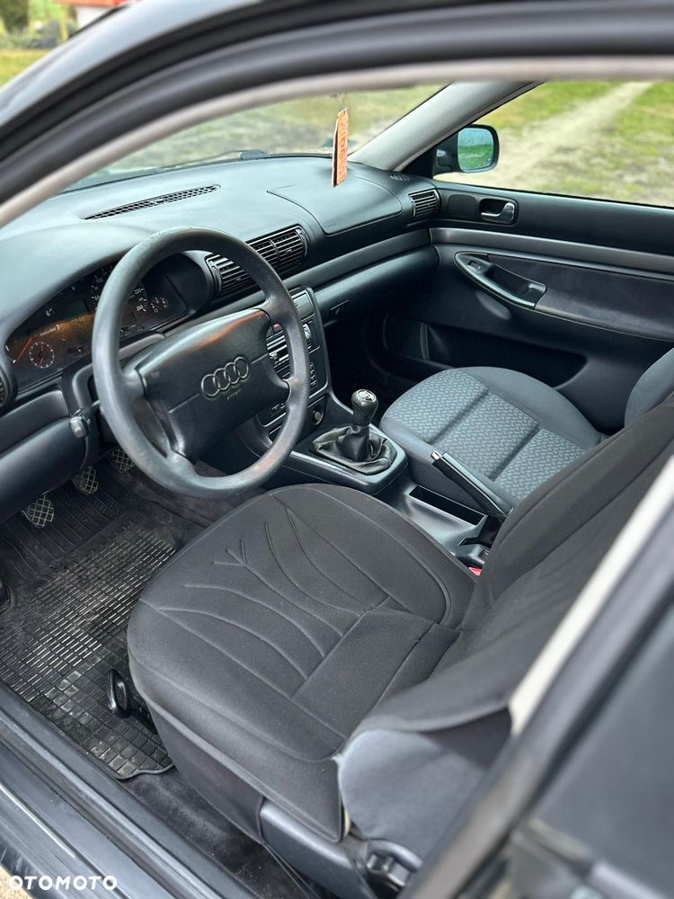 Audi A4 Limousine - 16