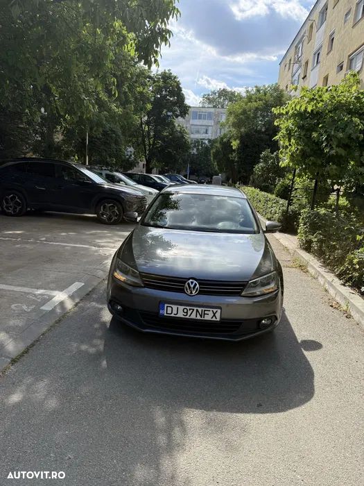 Volkswagen Jetta - 3