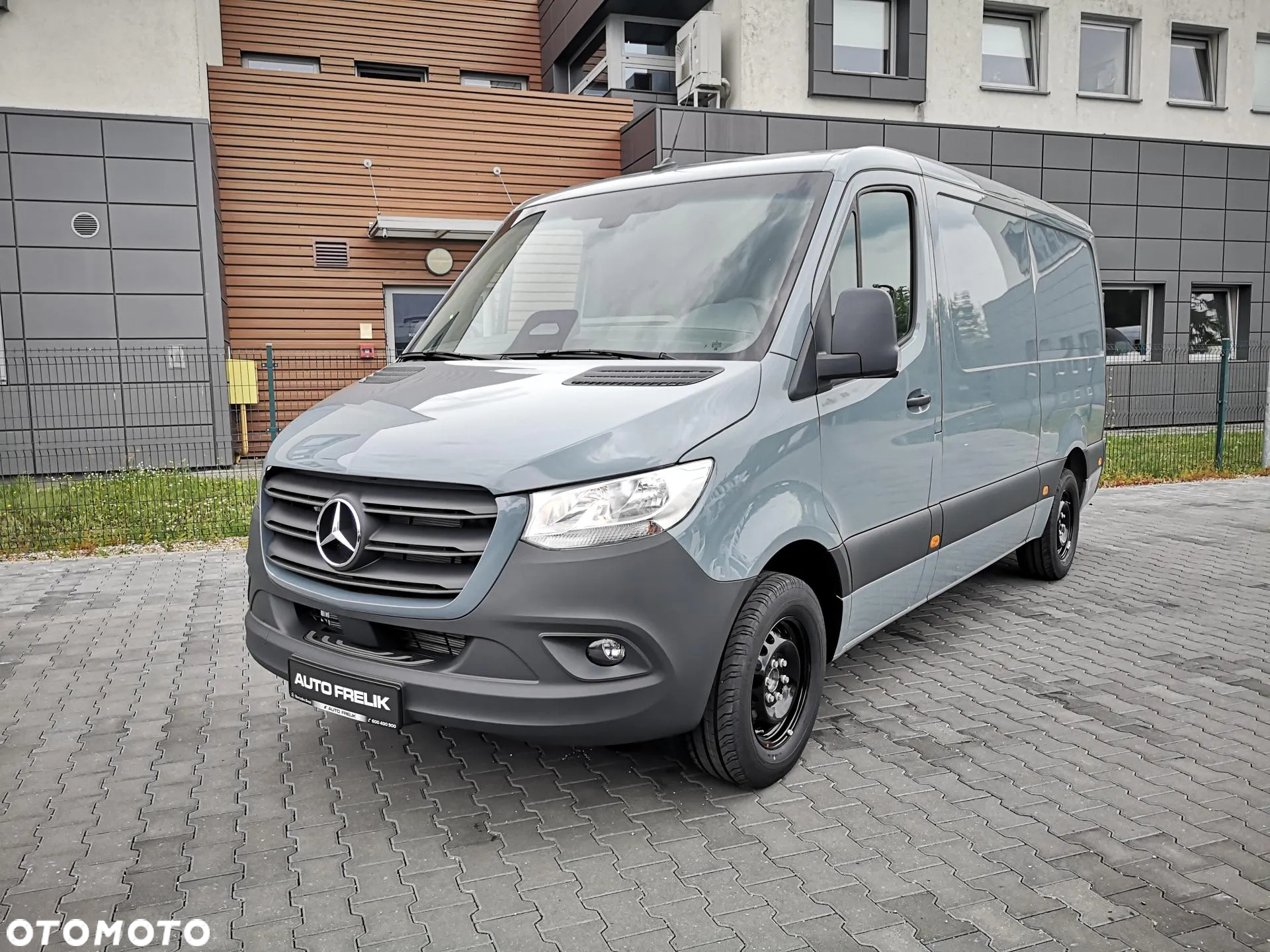 Mercedes-Benz Sprinter - 2