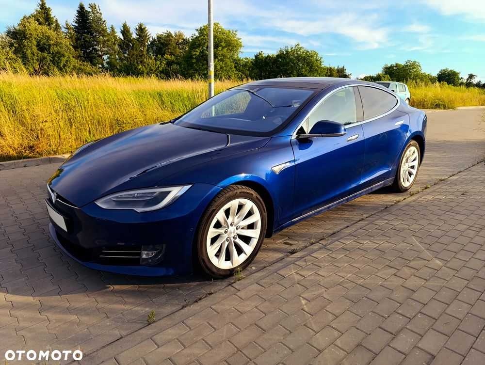 Tesla Model S - 8