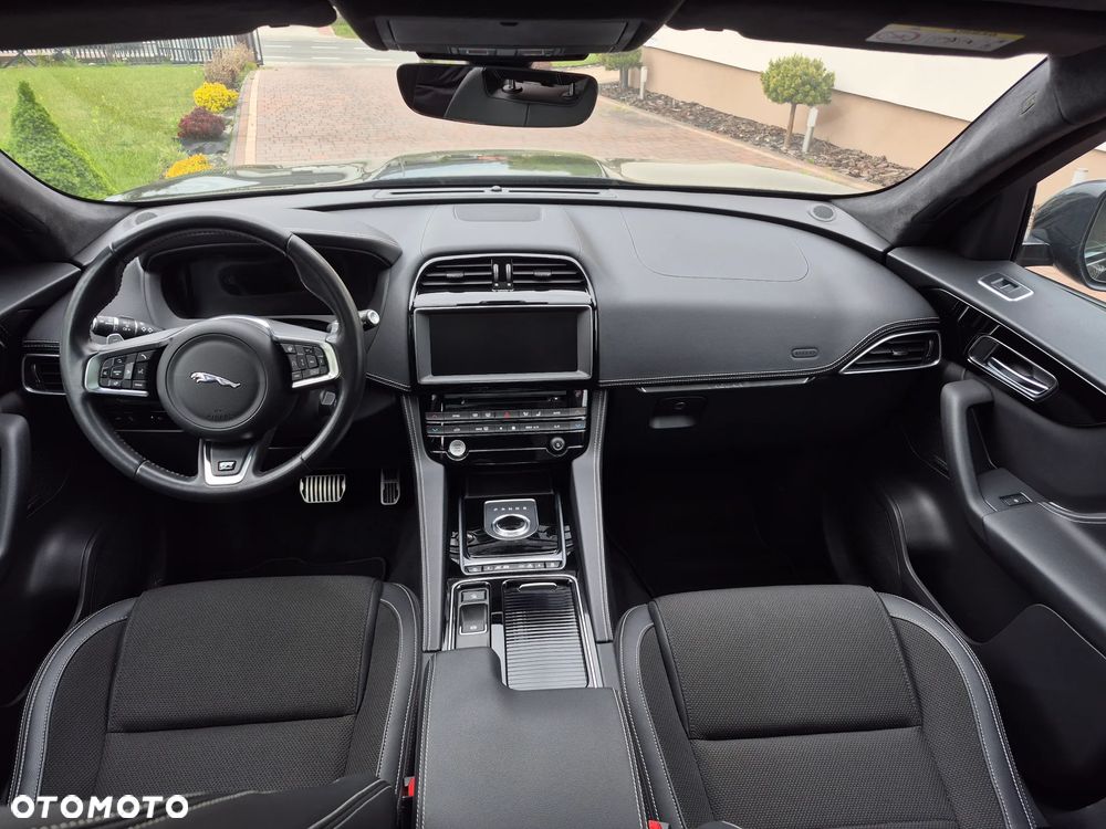 Jaguar F-Pace 30d AWD R-Sport - 11