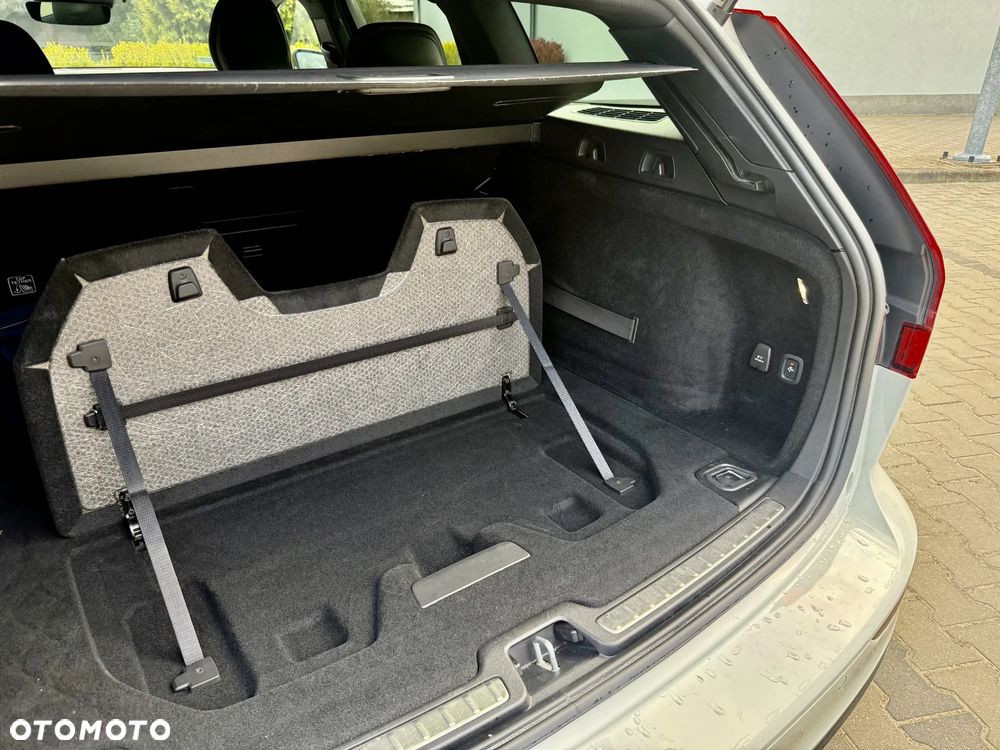 Volvo V60 D4 R-Design - 12