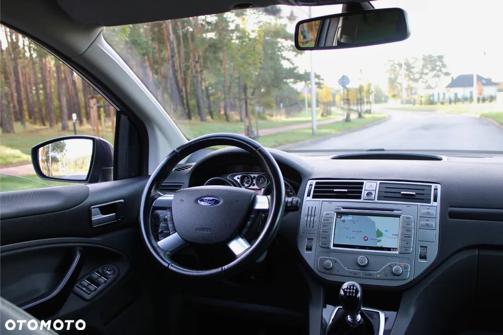 Ford Kuga 2.0 TDCi 2x4 Titanium - 25