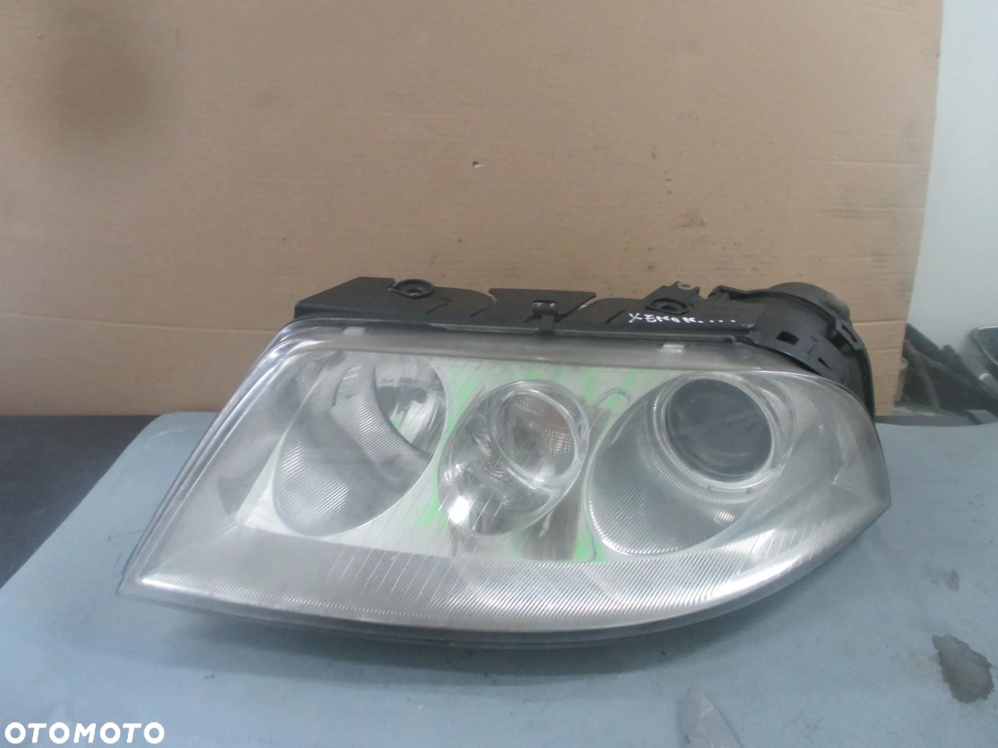 lampa lewa VW Passat B5 FL Xenon Hella Europa - 1