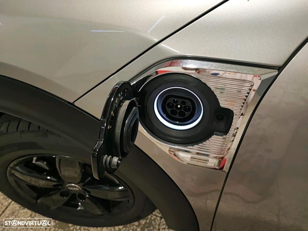 MINI Countryman Cooper SE Premium Essential Auto - 11