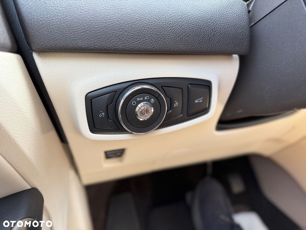 Ford Escape 2.0 EcoBoost AWD Titanium - 16