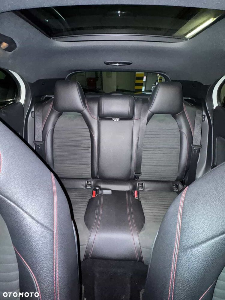 Mercedes-Benz GLA 250 4-Matic AMG Line - 23